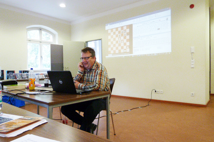 Martin Fischer hält ein ChessBase Seminar
